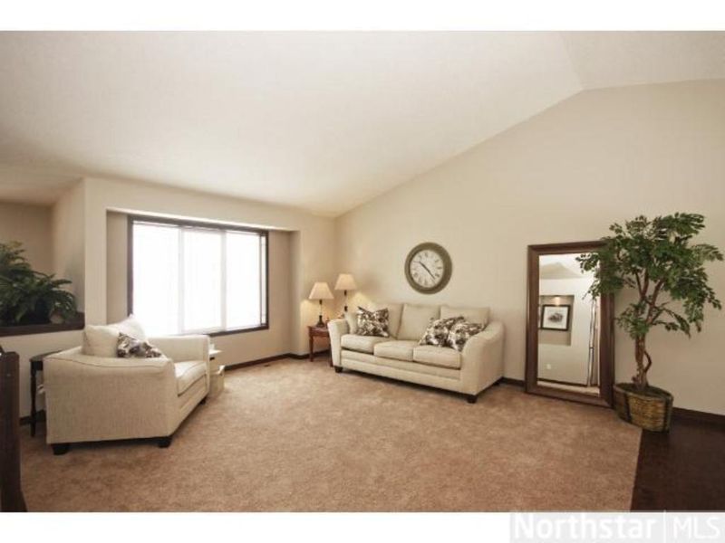724 100th Ct NE, Blaine, MN 55434