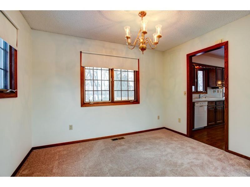 2390 Teakwood Dr E, Maplewood, MN 55119