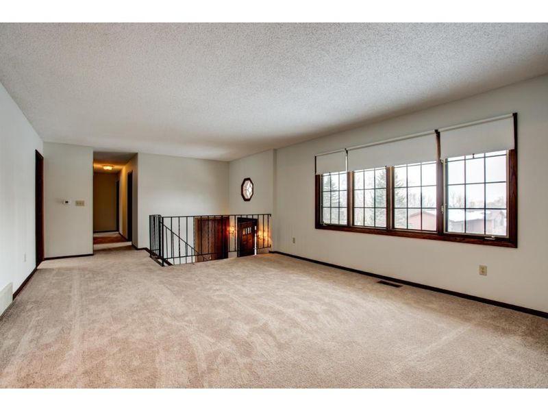 2390 Teakwood Dr E, Maplewood, MN 55119