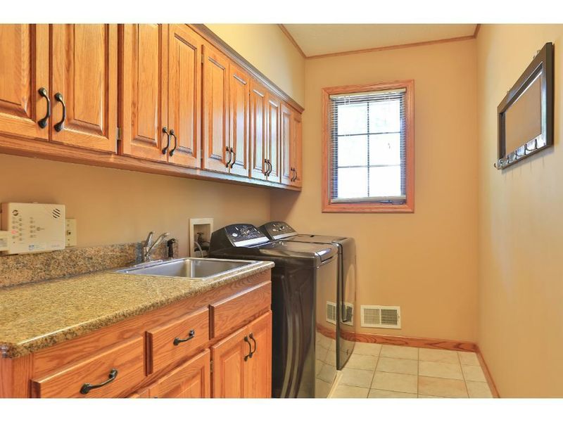 4933 W 93rd St, Bloomington, MN 55437