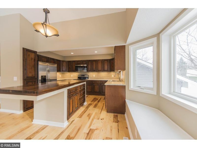 930 117th Ln NW, Coon Rapids, MN 55448