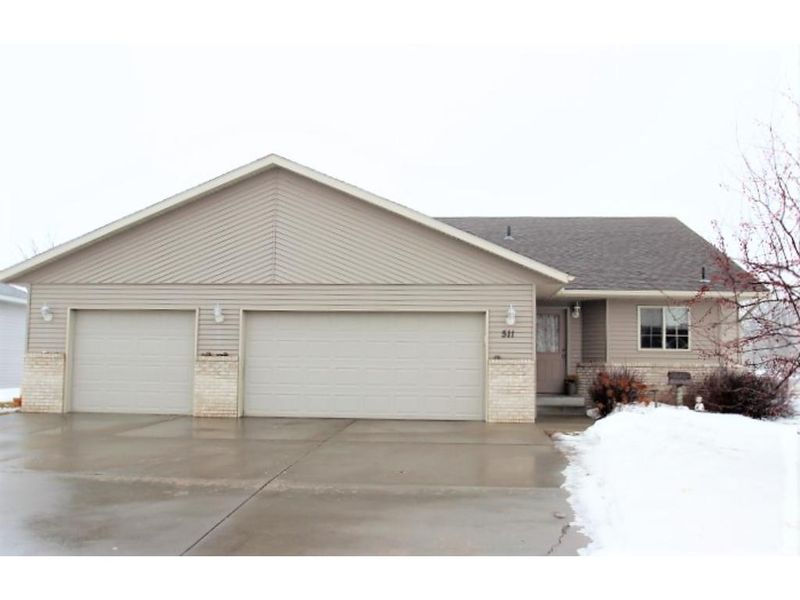 511 Iris Ln NE, Saint Joseph, MN 56374