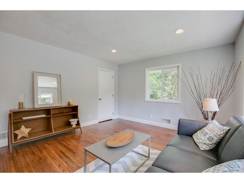 600 Holcombe St S, Stillwater, MN 55082