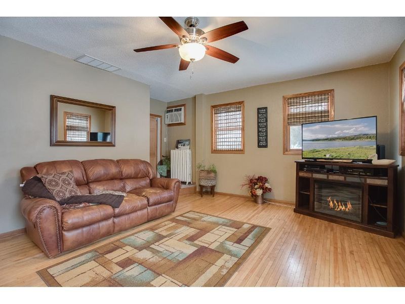 538 Oak St, Prescott, WI 54021