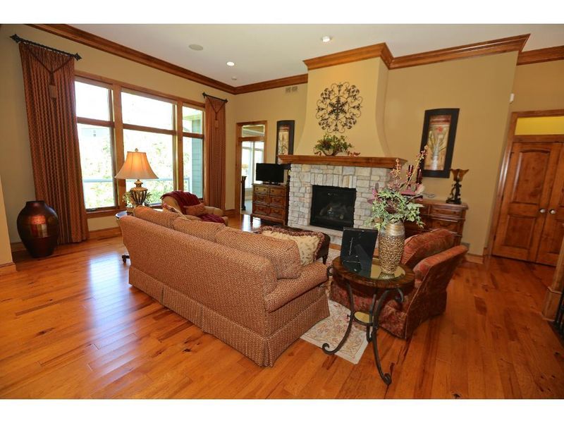 217 Southgate Dr, Mahtomedi, MN 55115