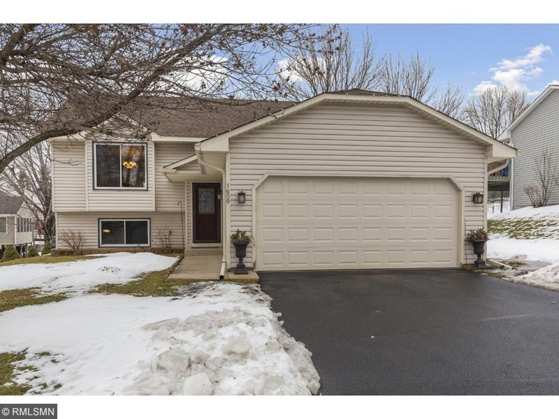 1609 Pacific Ave, Eagan, MN 55122