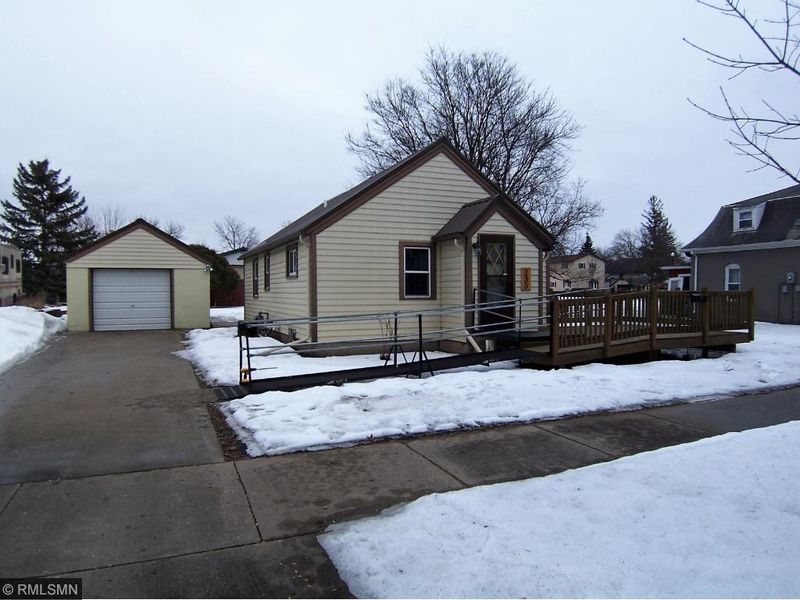 235 Monroe St SE, Hutchinson, MN 55350