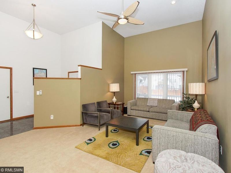 709 7th St, Chaska, MN 55318
