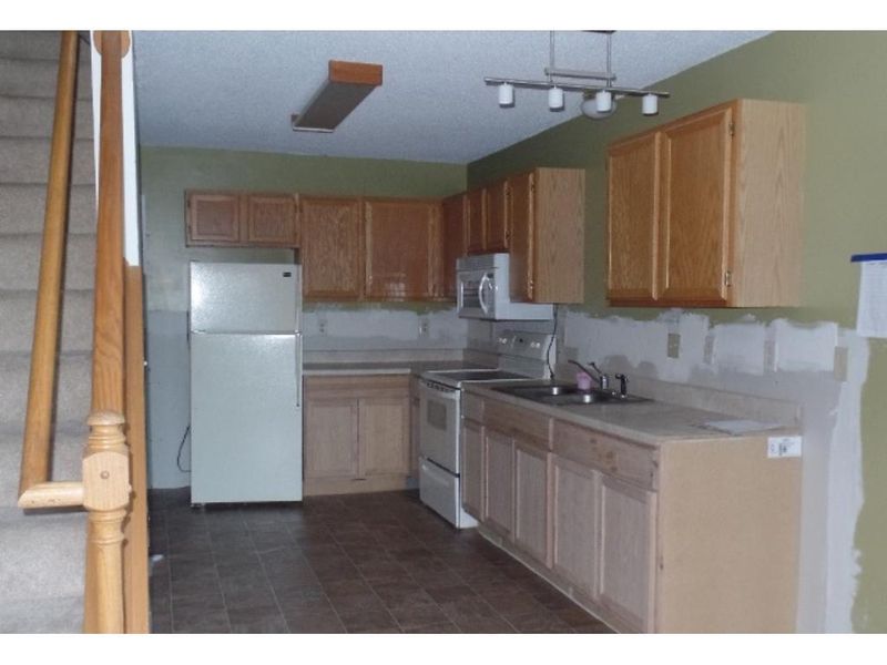 4076 Beaver Dam Rd, Eagan, MN 55122