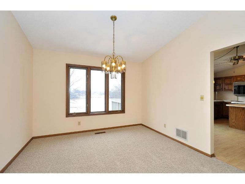 9513 Woodbridge Rd, Bloomington, MN 55438
