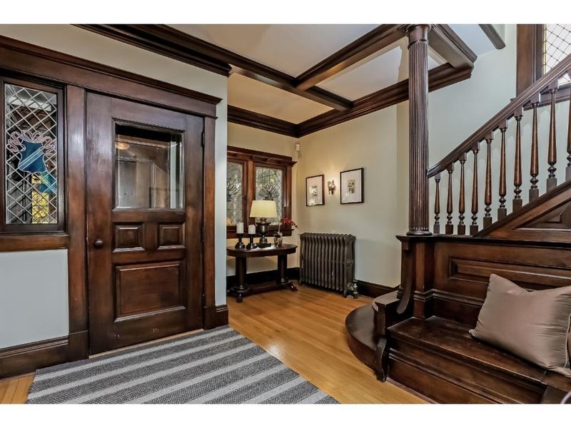 1381 Summit Ave, Saint Paul, MN 55105