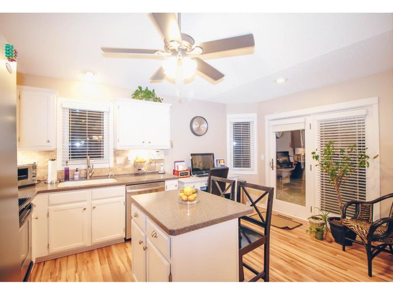 9024 Juneau Dr, Woodbury, MN 55125