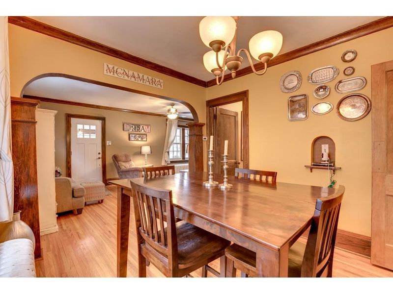 549 Wheelock Pw W, Saint Paul, MN 55117