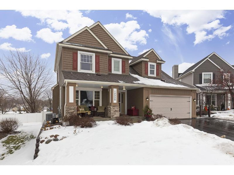 15320 Dundee Ct, Apple Valley, MN 55124