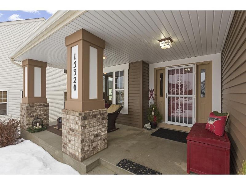 15320 Dundee Ct, Apple Valley, MN 55124