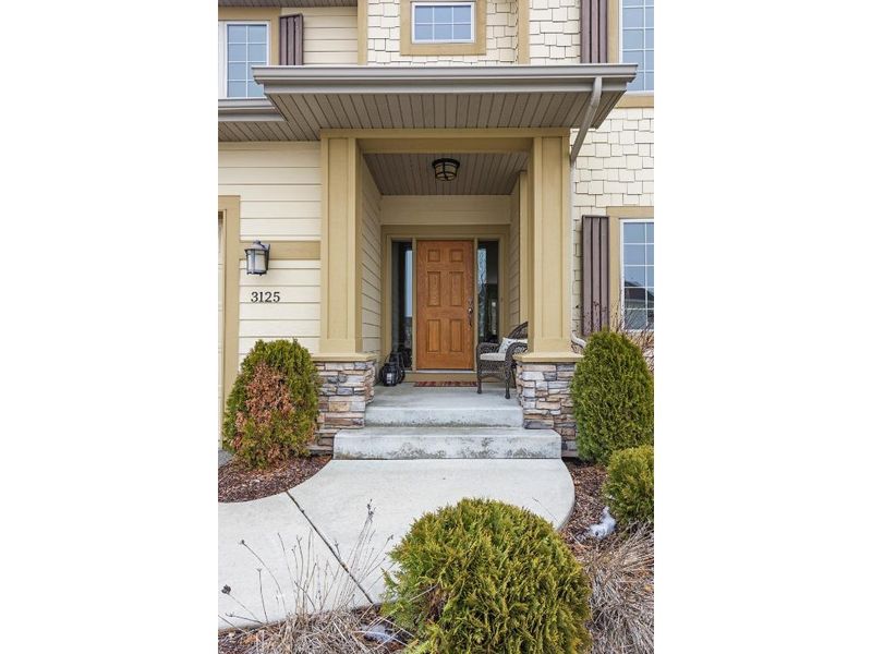 3125 Shakespeare Rd, Chaska, MN 55318