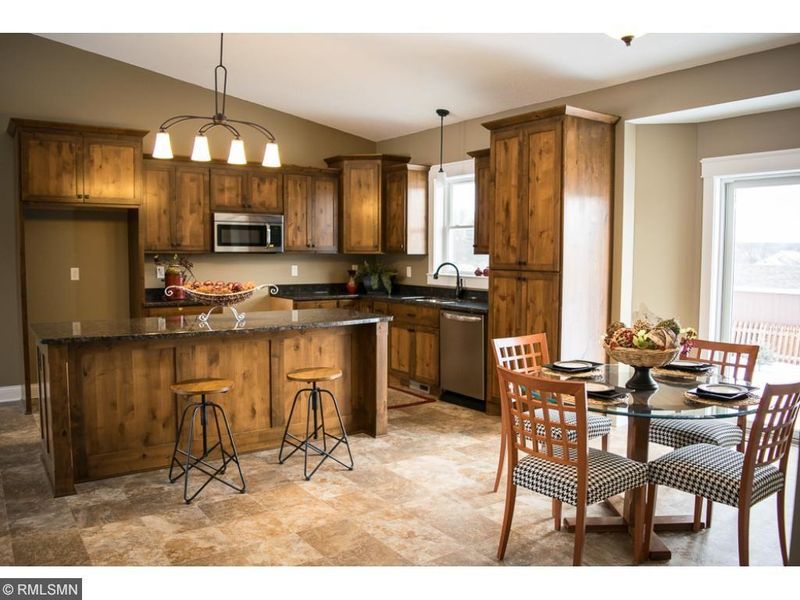 614 Turner Dr, Henderson, MN 56044