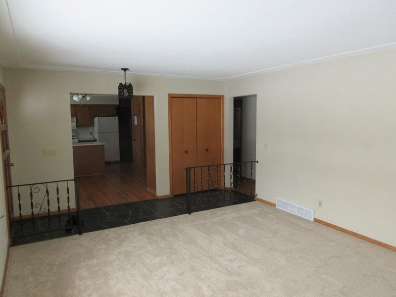 850 E 98th St, Bloomington, MN 55420