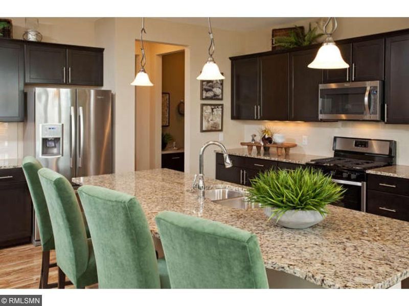 2578 Woods Dr, Victoria, MN 55386