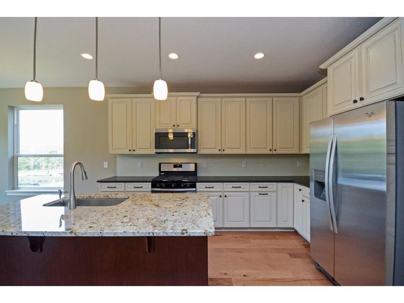 4252 Cottagewood Ct, Minnetrista, MN 55331