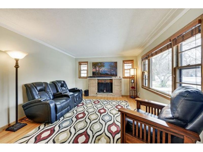 1324 Valders Ave N, Golden Valley, MN 55427