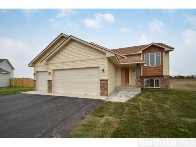 31708 Meadowlark Ln, Lindstrom, MN 55045