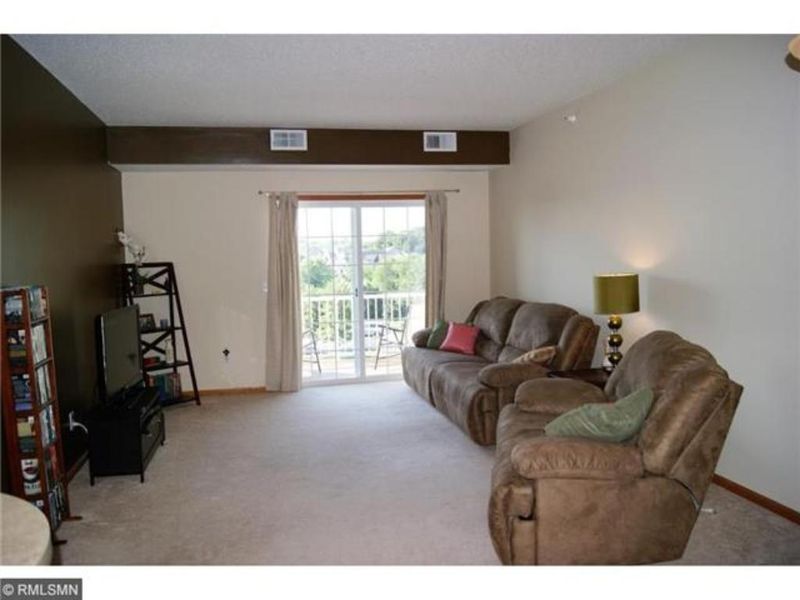 114200 Hundertmark Rd #408, Chaska, MN 55318