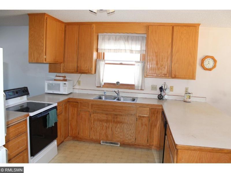 240 4th Ave SE, Milaca, MN 56353