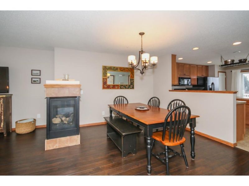 862 Ledgestone Dr, White Bear Lake, MN 55115