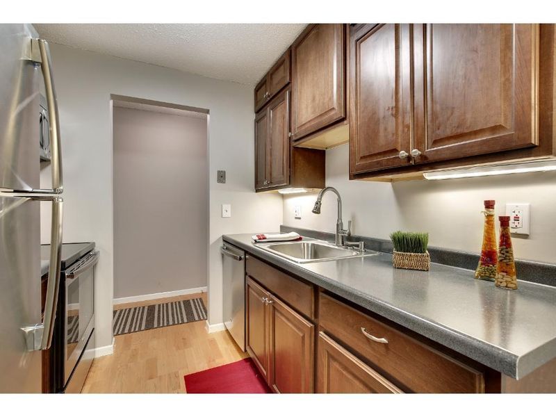 3461 Kent St #1108, Shoreview, MN 55126