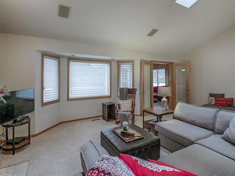 15511 Crocus Ln, Eden Prairie, MN 55347