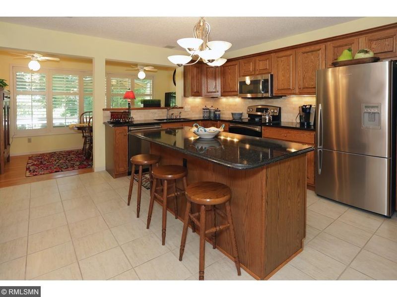 4314 Pond View Dr, White Bear Lake, MN 55110