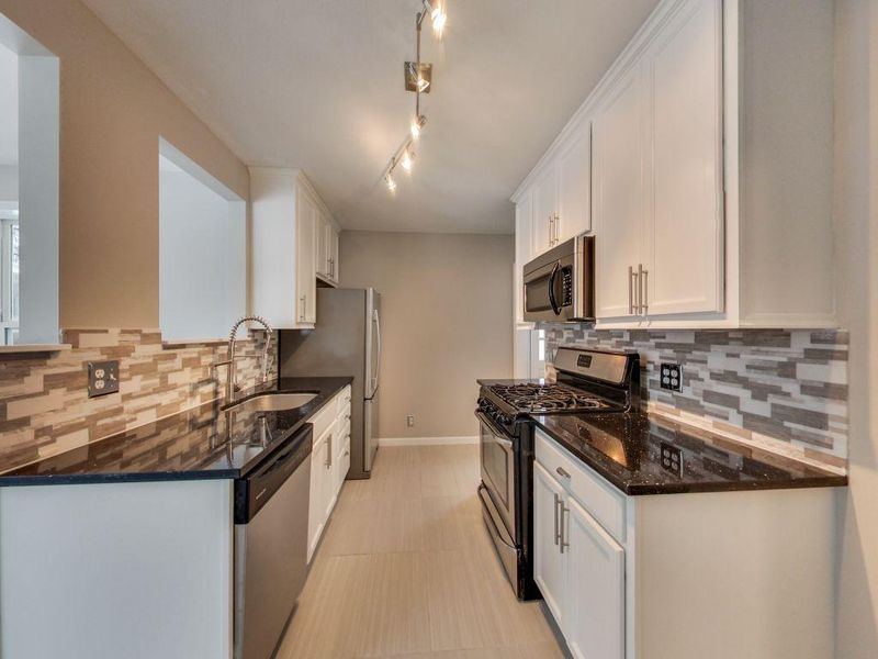 2909 Blackstone Ave, Saint Louis Park, MN 55416