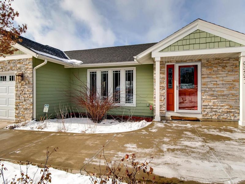 9221 Chesshire Ln N, Maple Grove, MN 55369