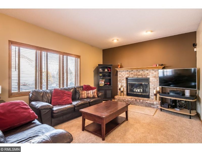 9708 Windward Ln, Woodbury, MN 55125