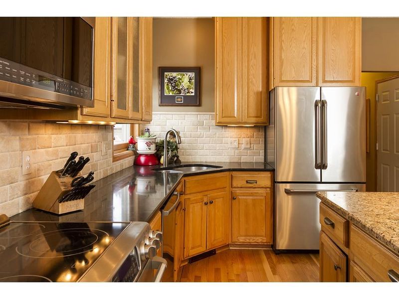 5655 Erik Ln, Shoreview, MN 55126