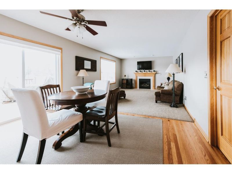 2713 Autumn Woods Dr, Chaska, MN 55318