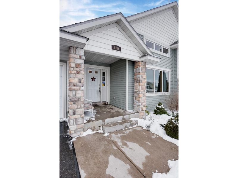 1210 Oakey Ct, Osceola, WI 54020