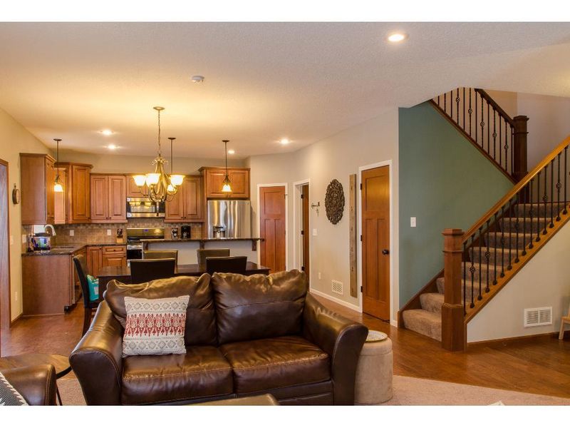 11525 Wagon Wheel Way, Woodbury, MN 55129