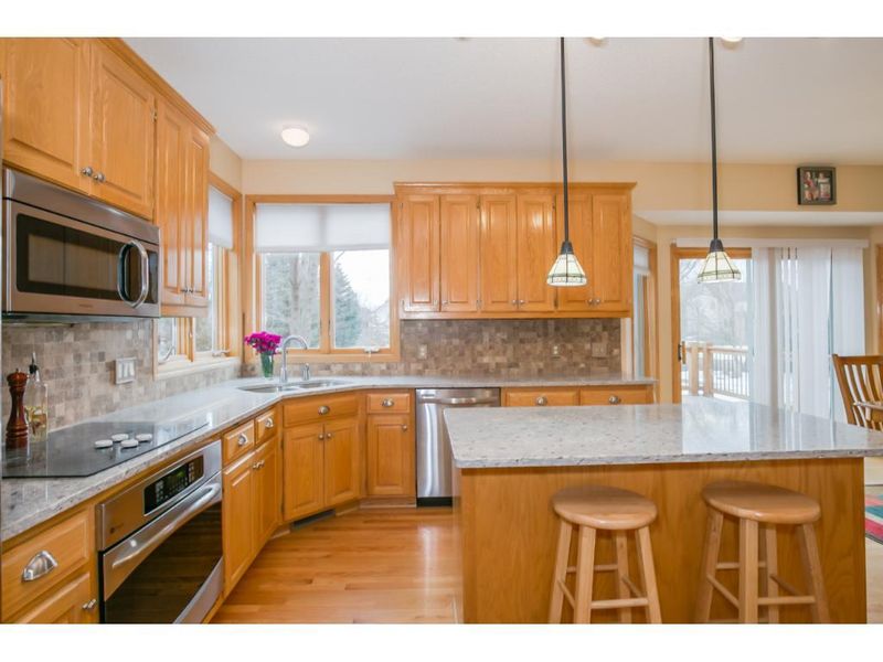 6494 Oxford Rd N, Shakopee, MN 55379