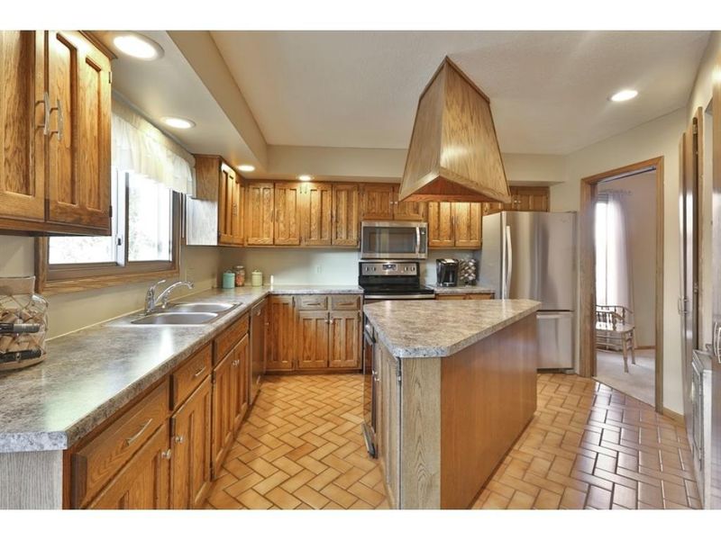 13945 90th Pl N, Maple Grove, MN 55369