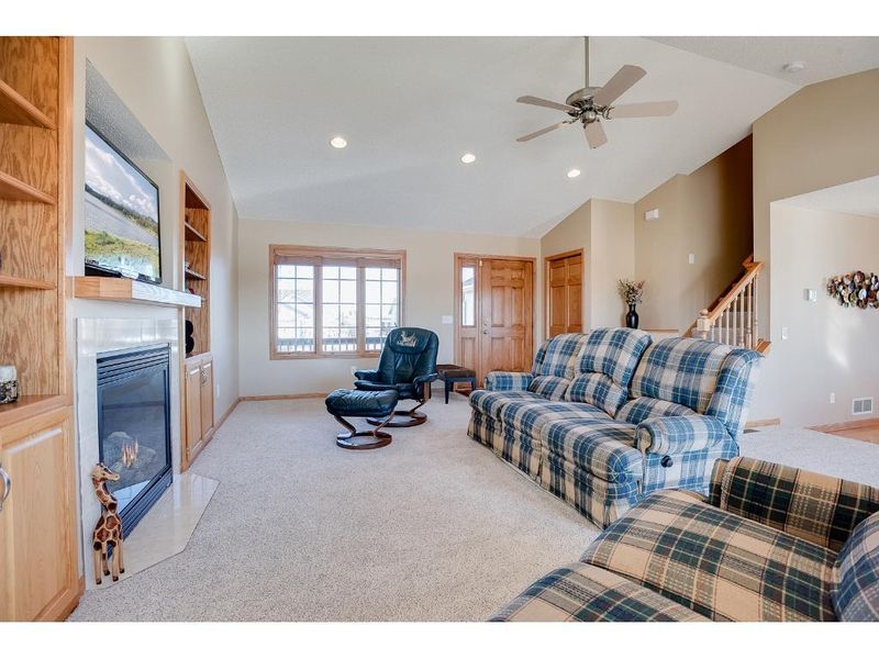 2402 Greenbriar Ln, Buffalo, MN 55313