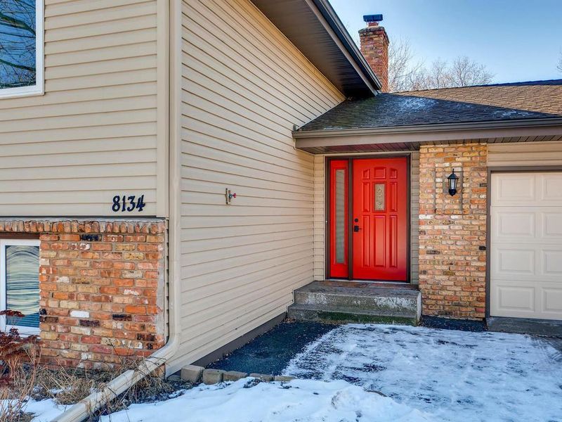 8134 Jackson Dr, Mounds View, MN 55112