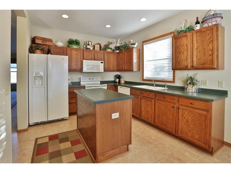 9098 Archer Ln N, Maple Grove, MN 55311