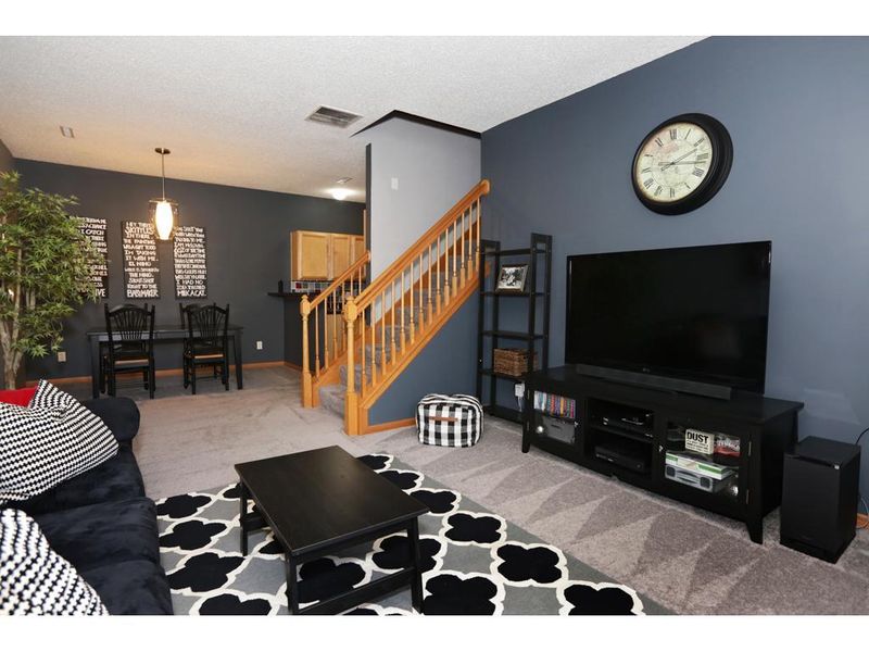 1522 Liberty Cir, Shakopee, MN 55379