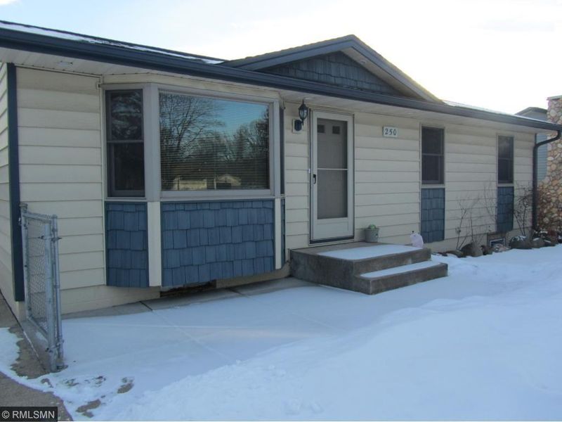 250 105th Ln NW, Coon Rapids, MN 55448