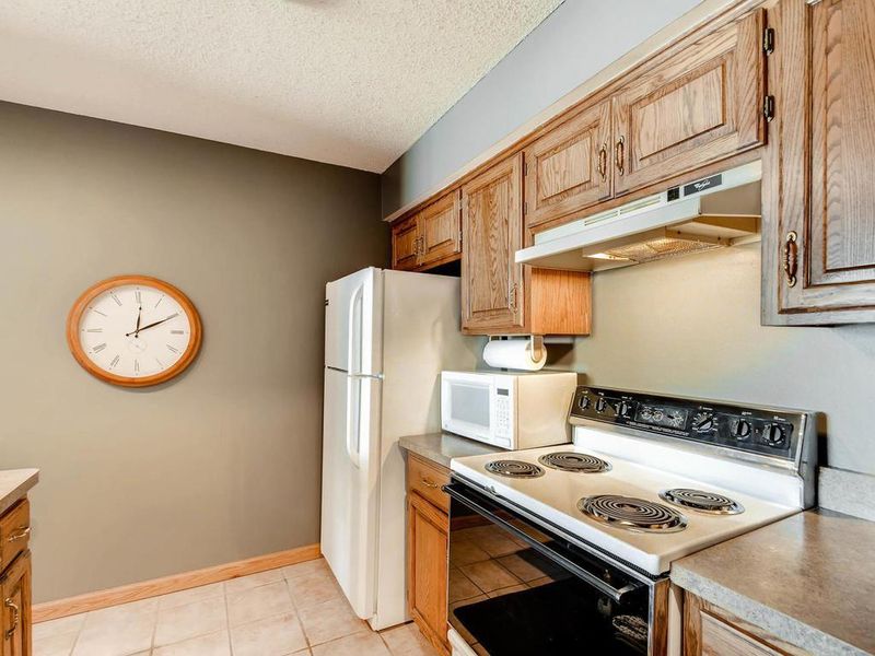 5599 Donegal Dr, Shoreview, MN 55126