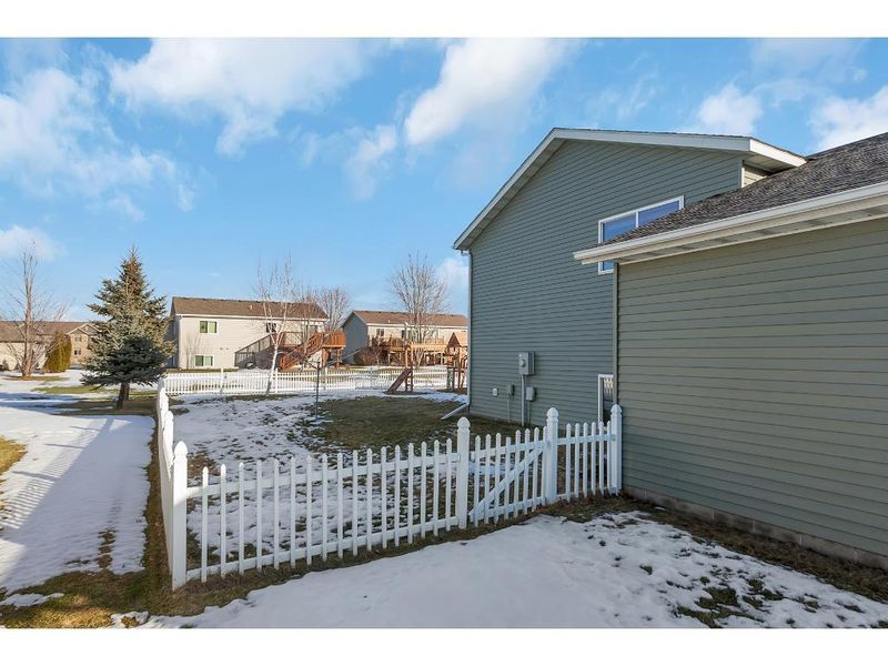 408 Highview Dr W, Sartell, MN 56377