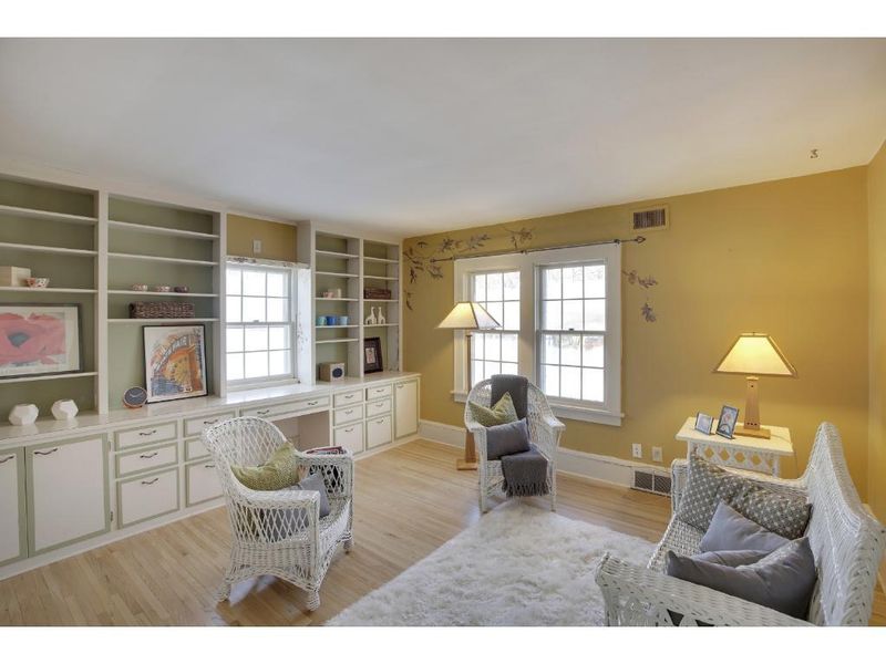 717 Riverside Dr SE, Saint Cloud, MN 56304