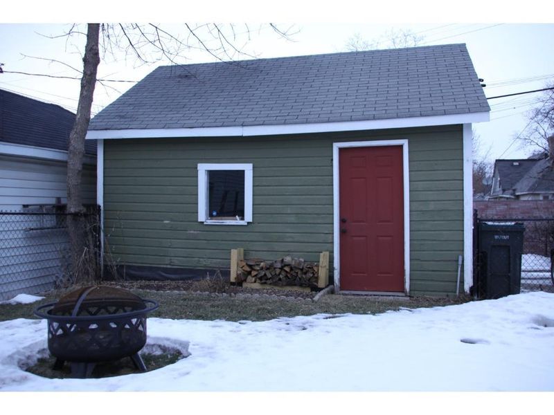 973 Margaret St, Saint Paul, MN 55106